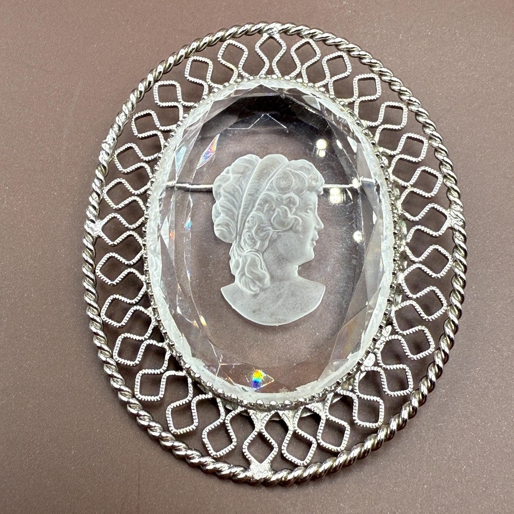 Vintage Costume Jewelry Reverse Glass Cameo Intaglio Lady Brooch
